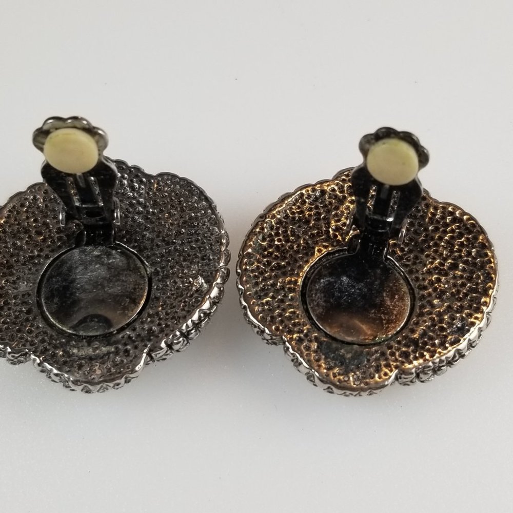 Vintage Alligator Texture Clip On Earrings - Picture 7 of 7